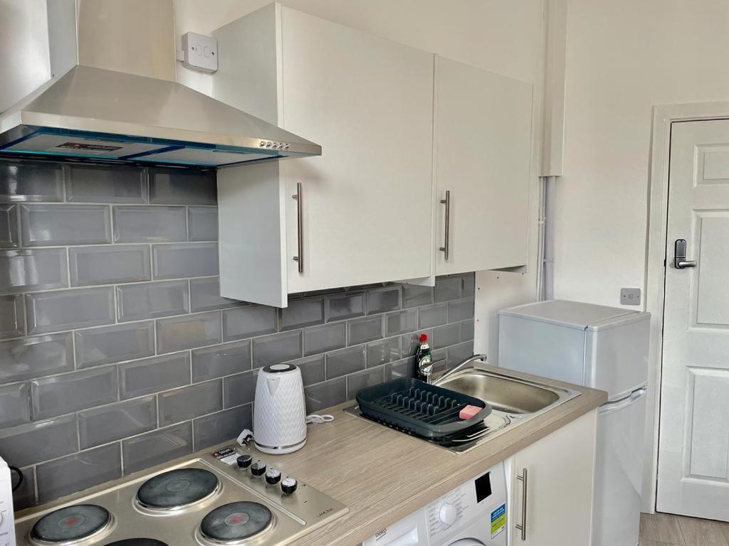 Cheerful 1 Bed Apartment Cardiff City Centre - Penarth Rd 외부 사진